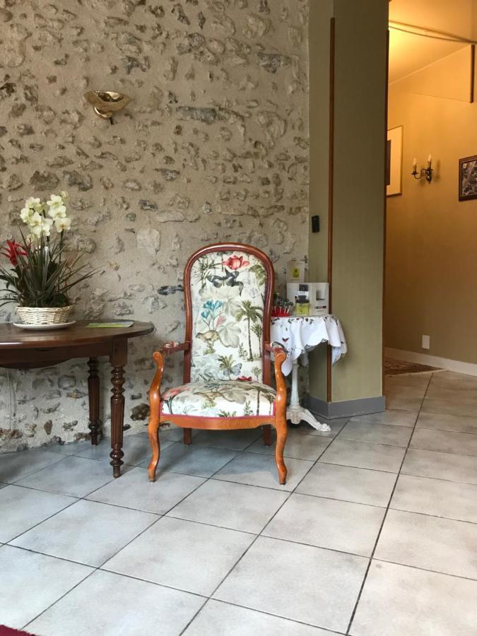 Blanche De Castille Bléneau Buitenkant foto